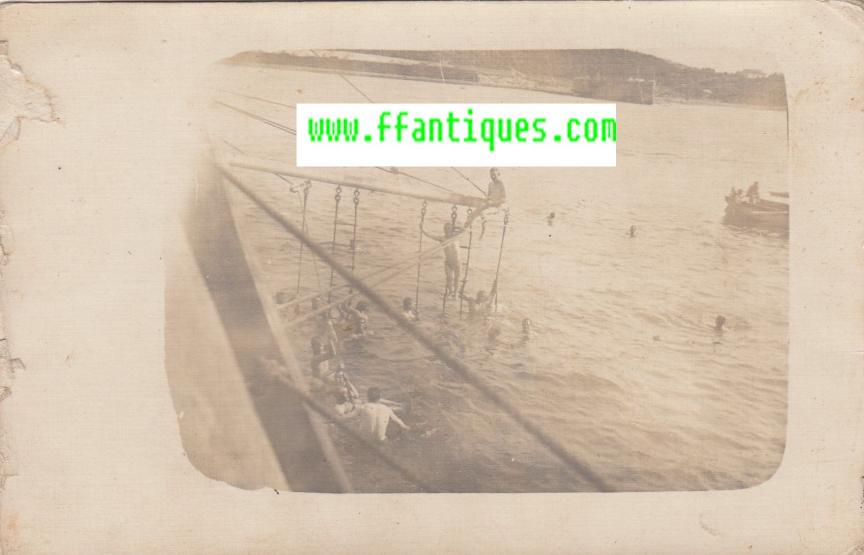 KUK KRIEGSMARINE PHOTO AK BESATZUNG MATROSEN BEIM SCHWIMMEN