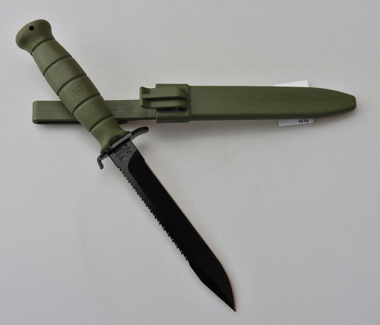 ÖSTERREICH 2 REPUBLIK BUNDESHEER FELDMESSER 81