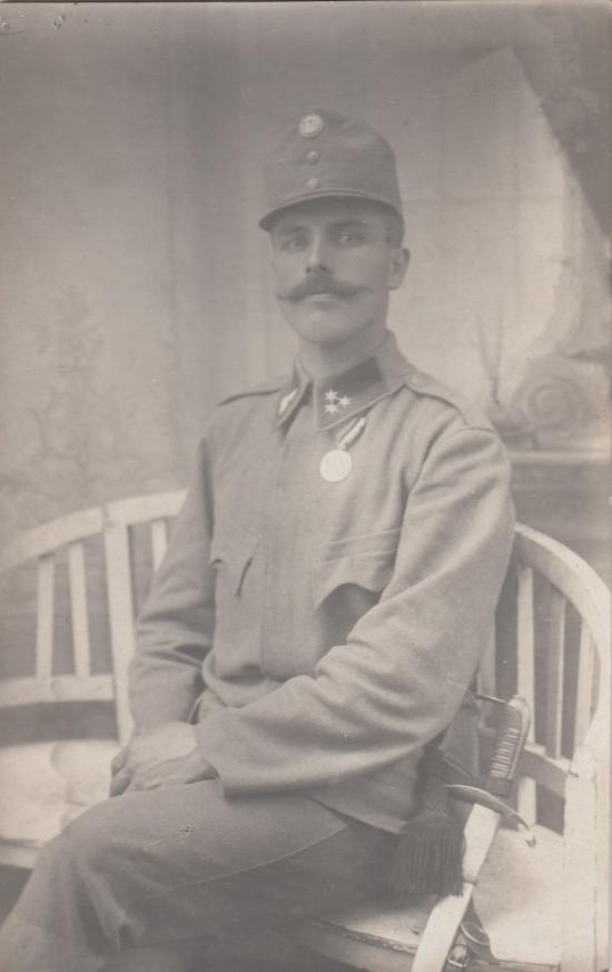 PHOTO AK KUK SOLDAT INFANTERIE ZUGSFÜHRER ORDEN SÄBEL