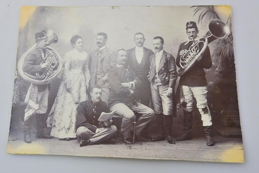 PHOTO UNIFORM PHOTO IN UNGARISCHEN ADJUSTIERUNGEN UM 1890