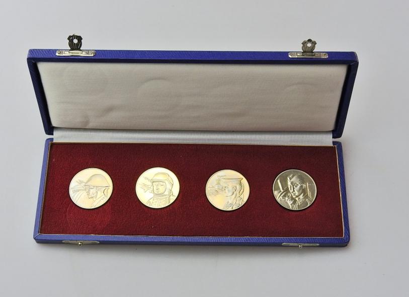 4 MÜNZEN IM ETUI 1956 20 JAHRE NATIONALE VOLKSARMEE 1976