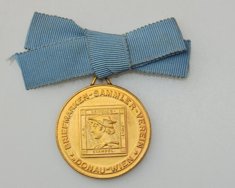 ABZEICHEN / ORDEN BRIEGMARKEN SAMMLER VEREIN DONAU WIEN FÜR VERDIENSTE UM 1980