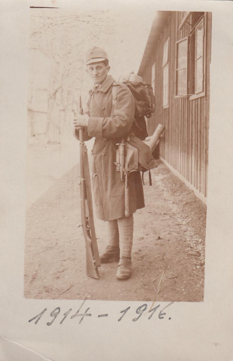 ÖSTERREICH 1WK KUK PHOTO AK SOLDAT MARSCHADJUSTIERUNG